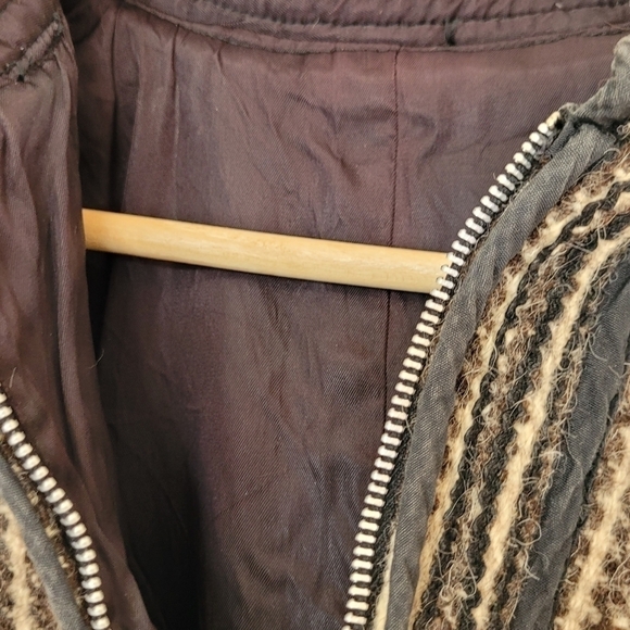 Vintage Lined Wool Cape - Picture 6 of 9